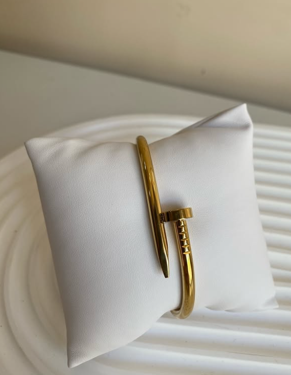Nail It – Luxe Gold Cuff