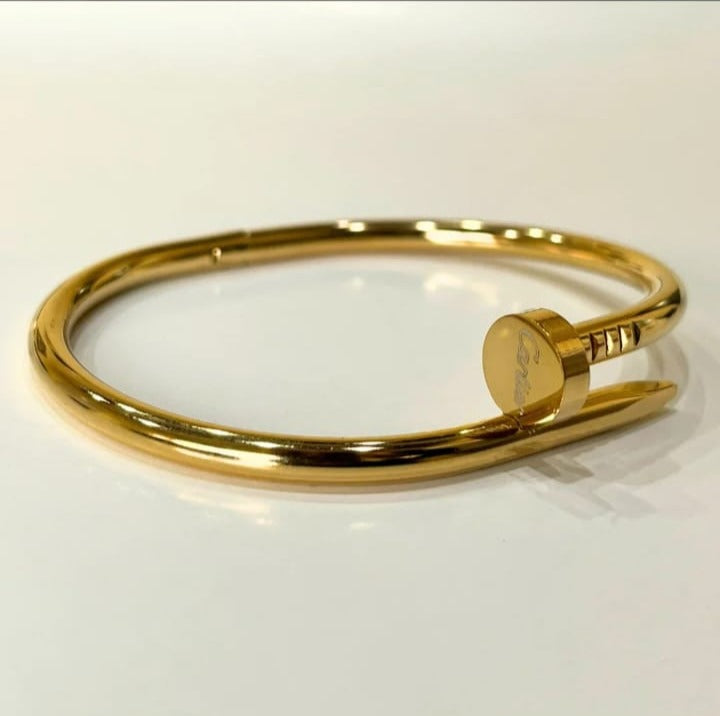 Nail It – Luxe Gold Cuff